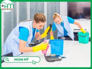 Giám sát viên Hoàn Mỹ Clean phối hợp cùng Ban quản lý tòa nhà kiểm tra và bàn giao dự án vệ sinh